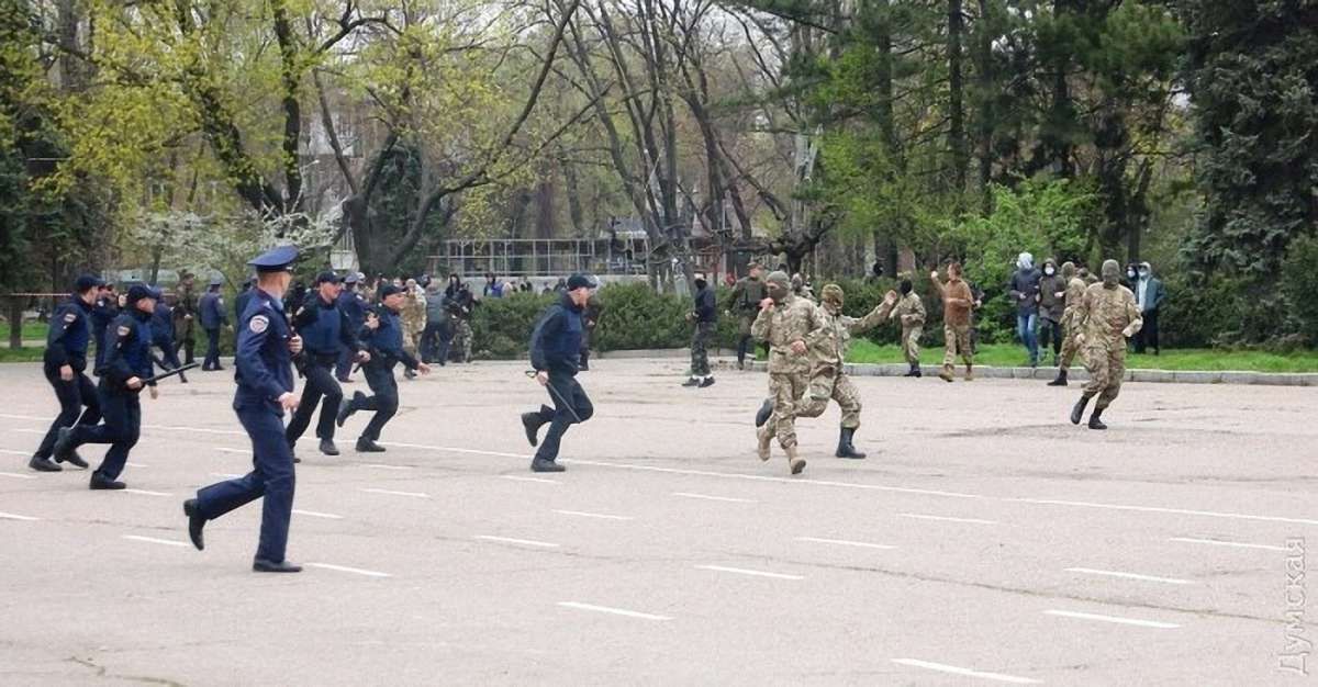 Урочистості в Одесі закінчилися бійкою через георгіївську стрічку