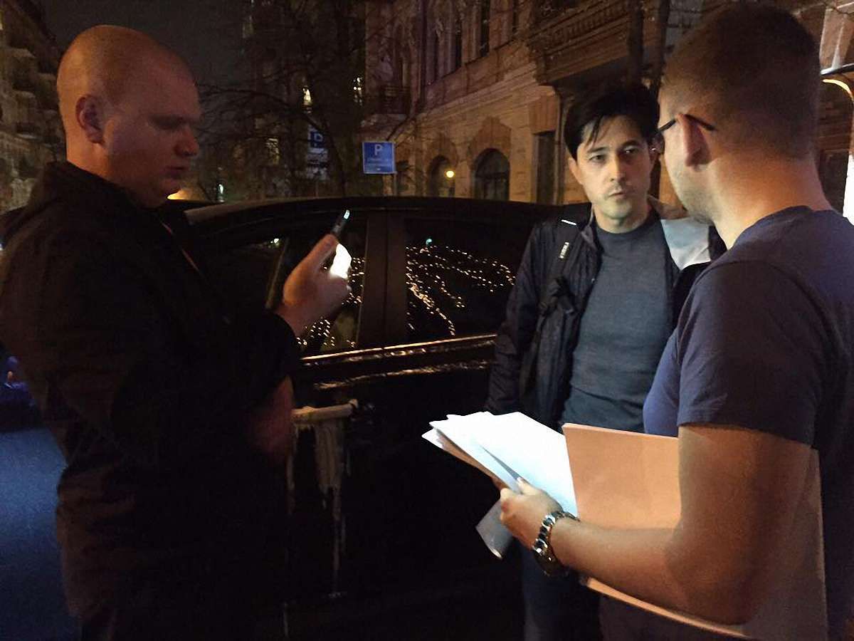 Екс-заступнику генпрокурора Віталію Каську зачитали підозру на вулиці у Києві