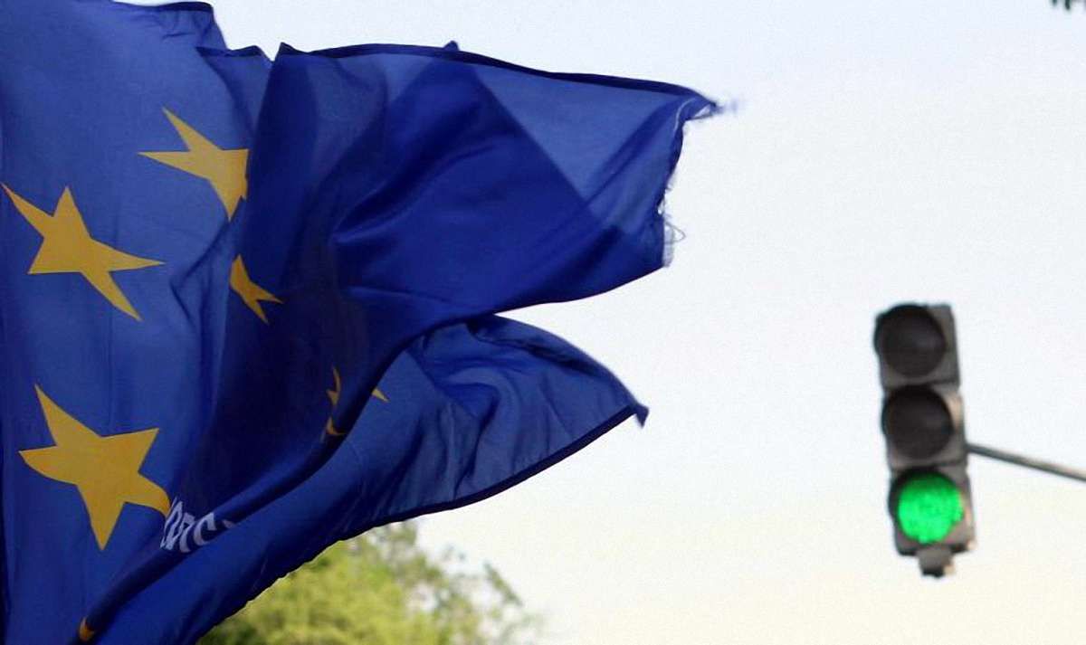 Єврокомісія у квітні запропонує скасувати візи для українців, – Reuters