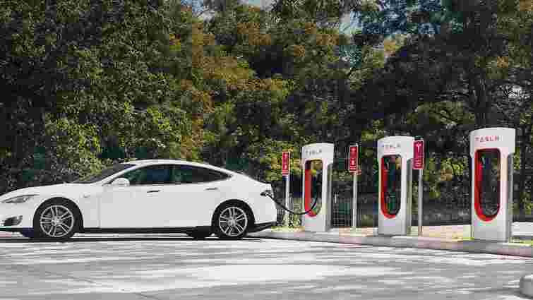 Tesla встановить в Україні дві станції зарядки електромобілів