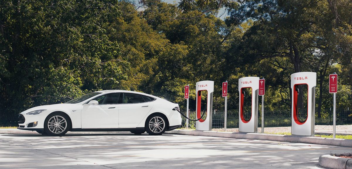 Tesla встановить в Україні дві станції зарядки електромобілів