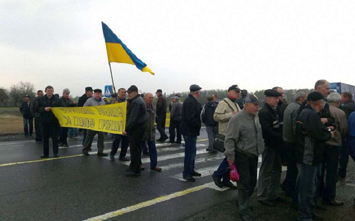 На Полтавщині чорнобильці перекрили трасу Київ-Харків