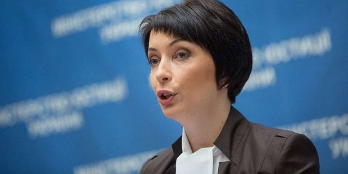 Генпрокуратура повернула паспорти екс-міністру юстиції Лукаш