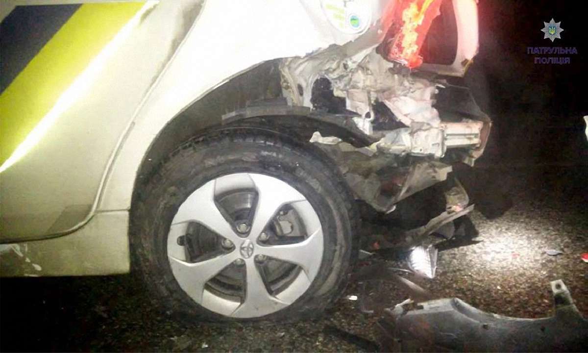 П’яний водій ВАЗу розбив поліційне авто і збив патрульного