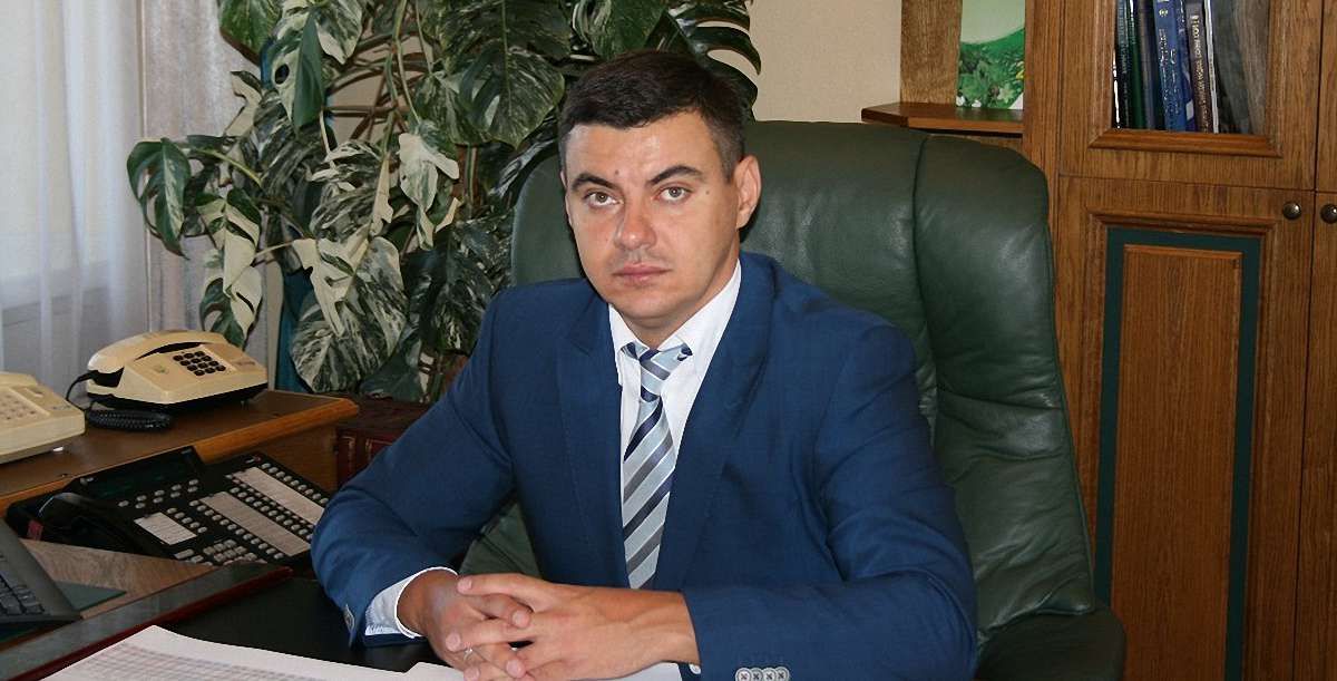 Голова ДФС Львівщини їздить на машині батька та живе в квартирі тещі 