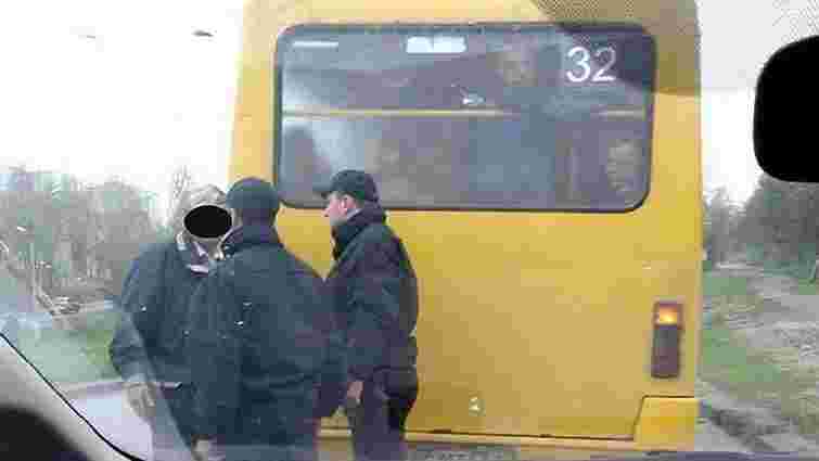 Водія львівської маршрутки оштрафували за проїзд на червоне світло