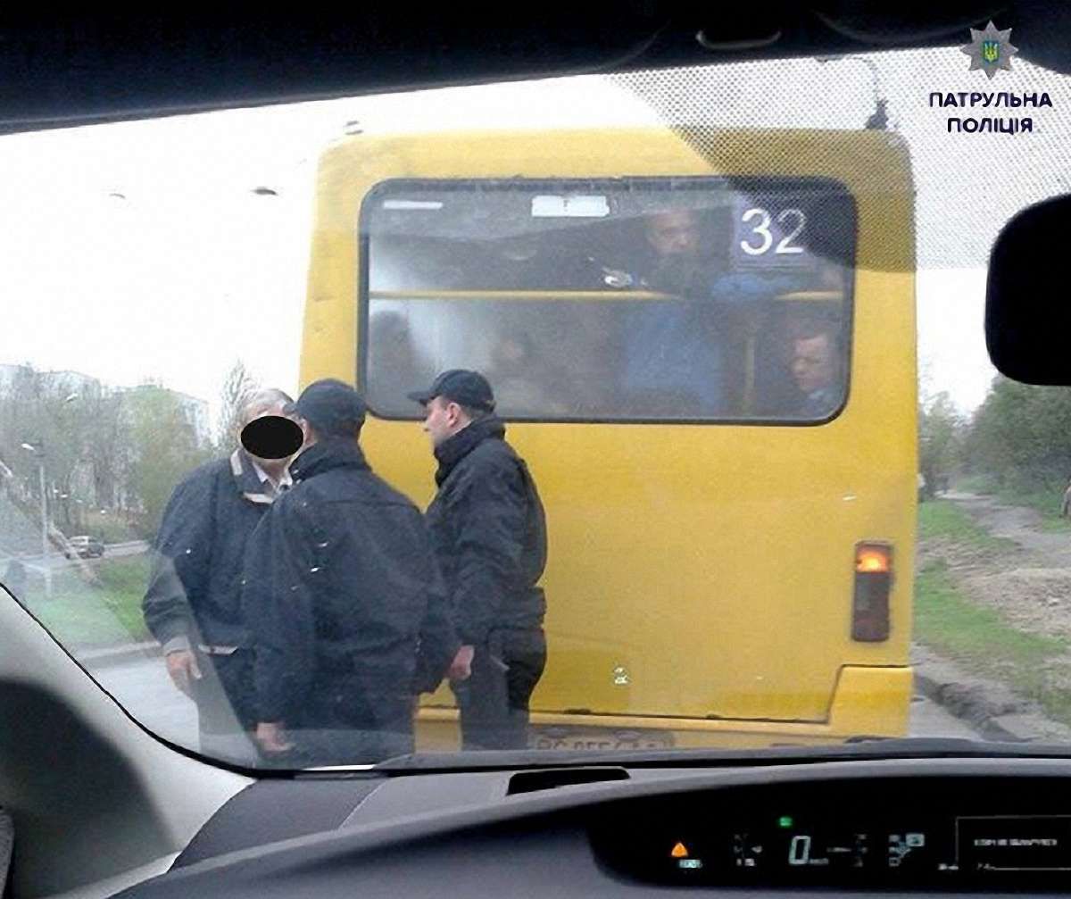 Водія львівської маршрутки оштрафували за проїзд на червоне світло