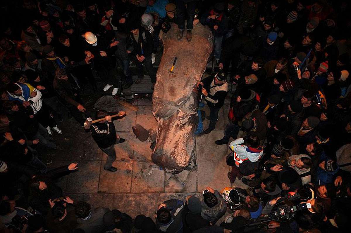 Митцям пропонують знайти заміну пам'ятнику Леніну в Києві