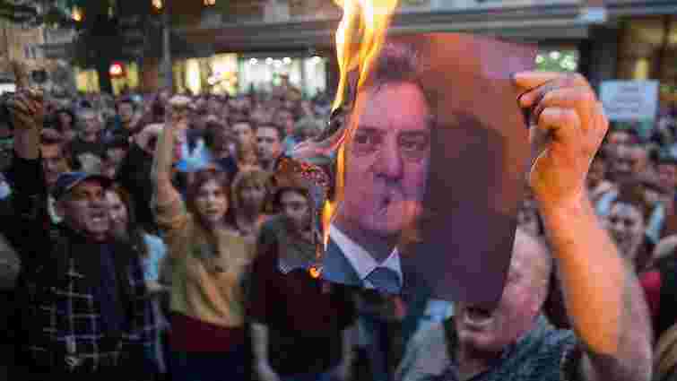 Протестувальники розгромили канцелярію президента Македонії