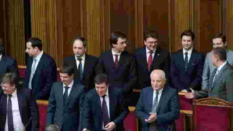 Верховна Рада позбавила мандатів Гройсмана та шістьох його міністрів