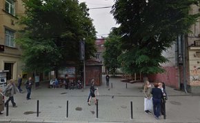 На зупинці на вул. Дорошенка у Львові демонтують МАФи