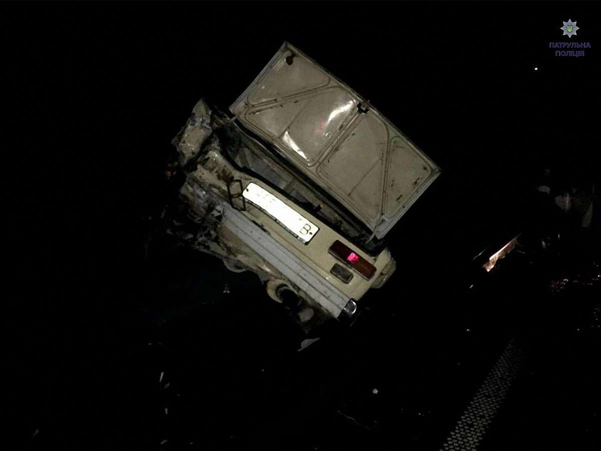 Неподалік Львова внаслідок ДТП машина двічі перекинулась