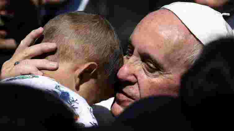 Папа Франциск забрав до Ватикану 12 сирійських біженців