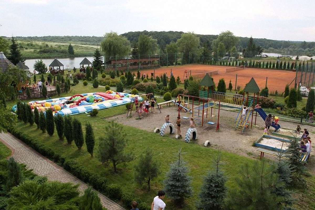 На відпочинковій базі на Львівщині отруїлися 22 дітей та 11 дорослих