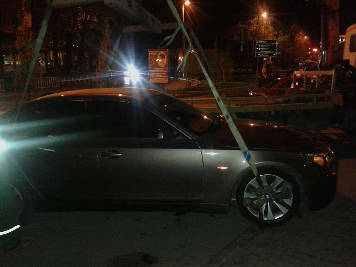У Львові п’яний водій катався на BMW з «посвідченням» прокуратури на склі