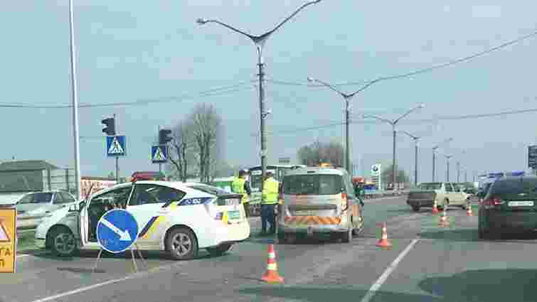 У ДТП біля Львова постраждали жінка-водій та її донька