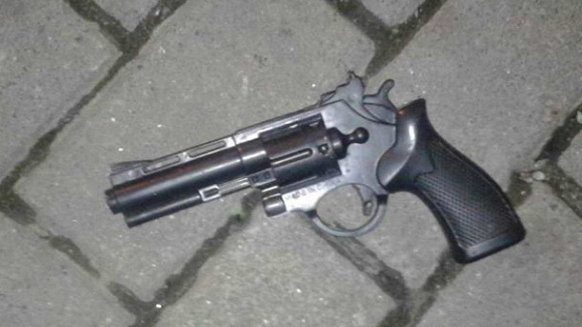 Львівська поліція затримала грабіжника з іграшковим пістолетом