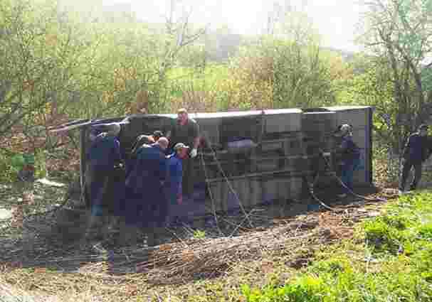 На Хмельниччині у рейсового автобуса під час руху відлетіло колесо