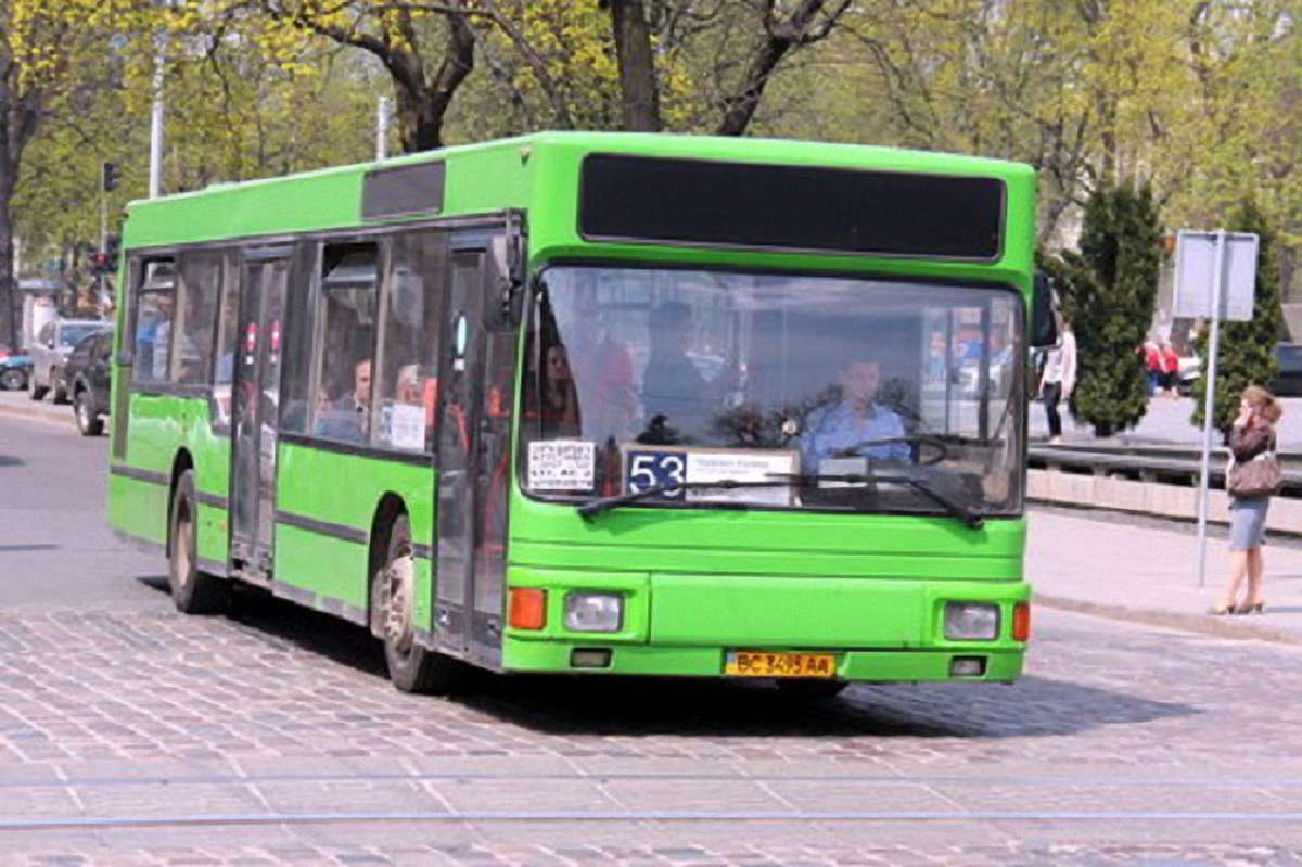 На вулиці Львова виїхав перший автобус із озвученням зупинок