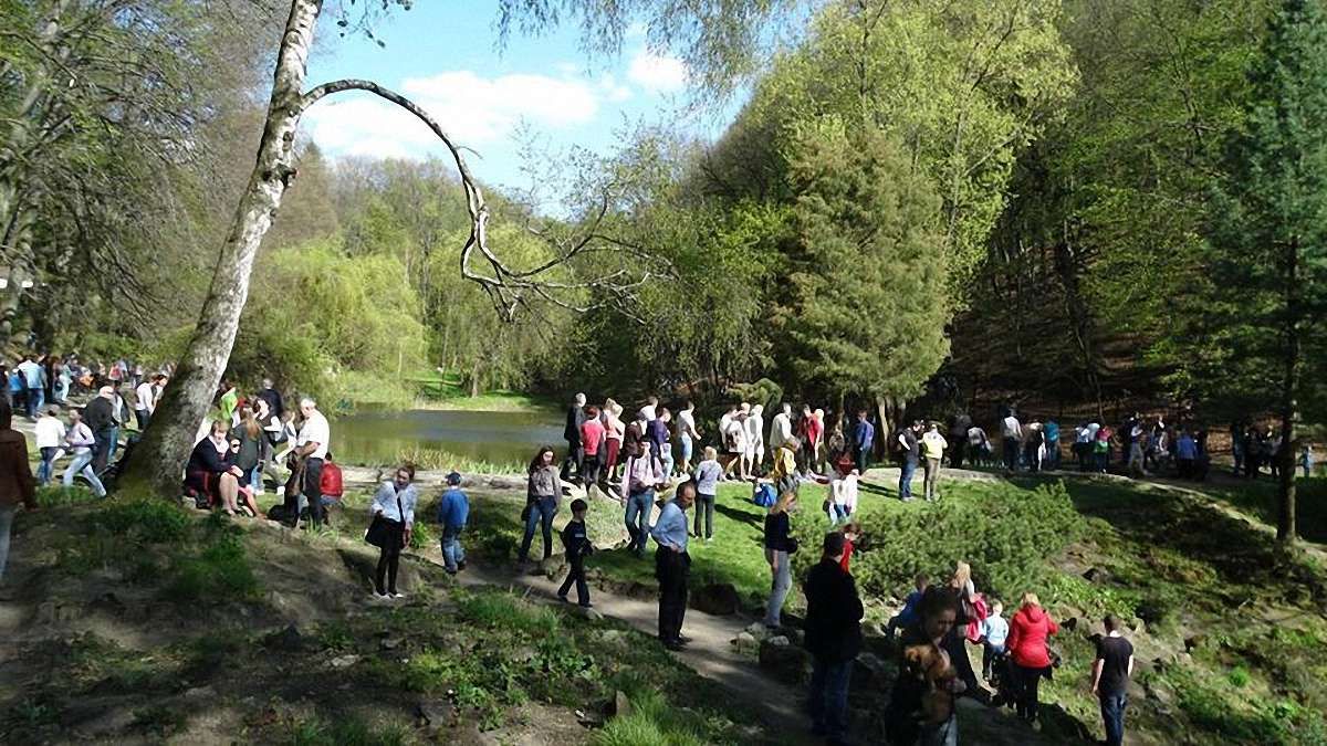 Ботанічний сад у Львові прийняв за день рекордну кількість відвідувачів