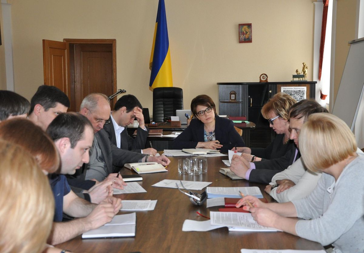 Міносвіти обіцяє вчасно видати шкільні атестати випускникам