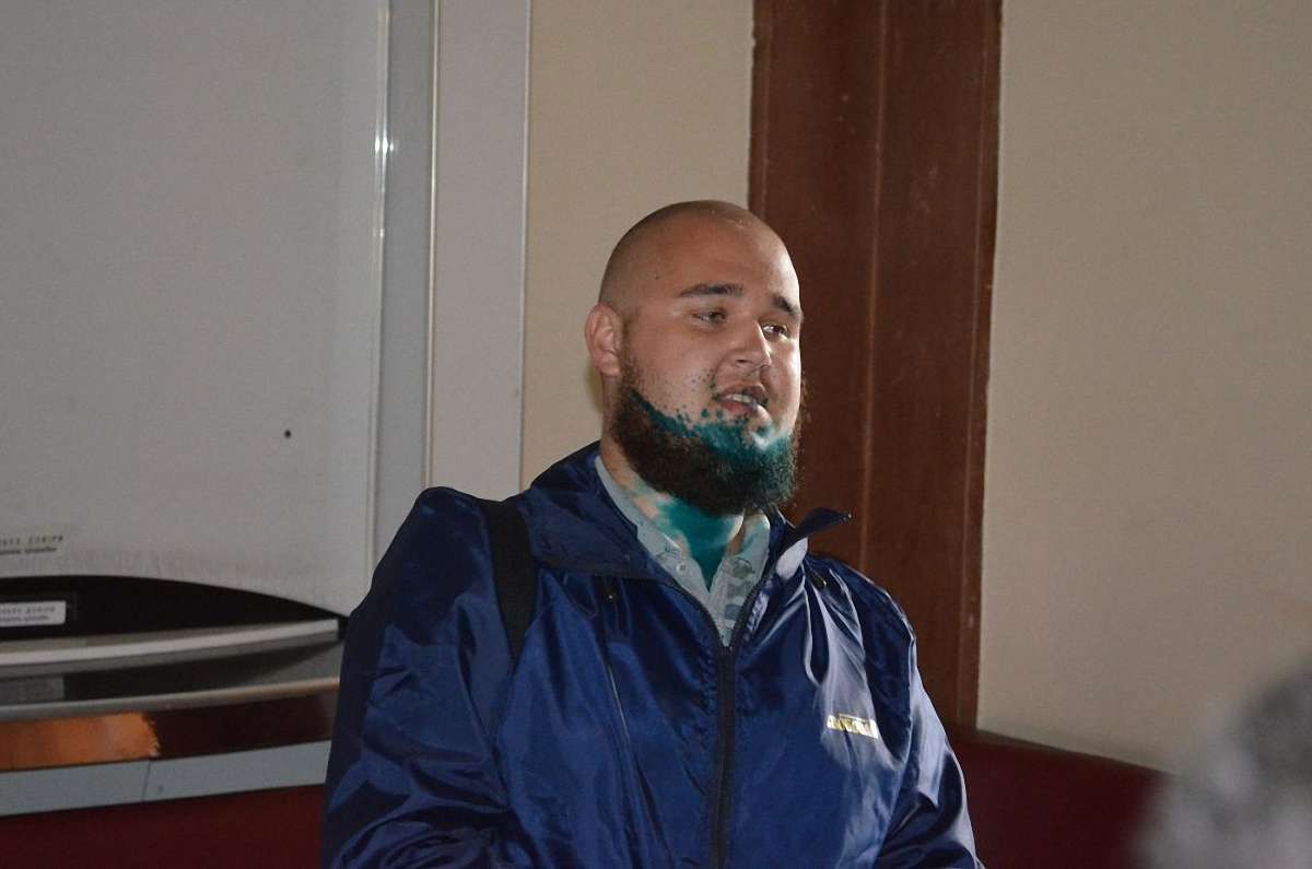 У Миколаєві «свободівець» і депутат «Опоблоку» на сесії поливалися зеленкою