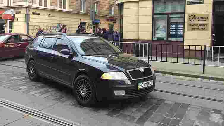 У центрі Львова водій легкового автомобіля збив жінку