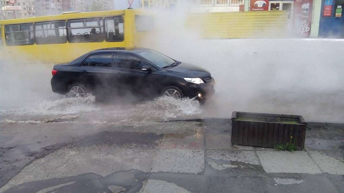 Внаслідок аварії на теплотрасі Сихів залишився без гарячої води