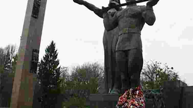 Українська галицька партія вимагає демонтувати у Львові радянський Монумент Слави