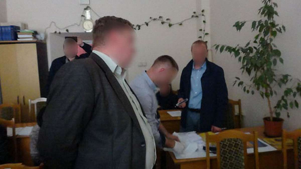У Чернівцях затримали на хабарі викладача