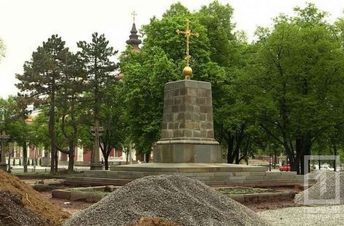 У Кривому Розі на місці поваленого пам’ятника Леніну виявили фундамент церкви