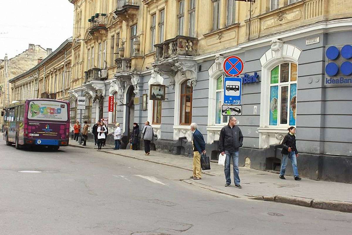 У Львові облаштують першу зупинку громадського транспорту для людей на візках