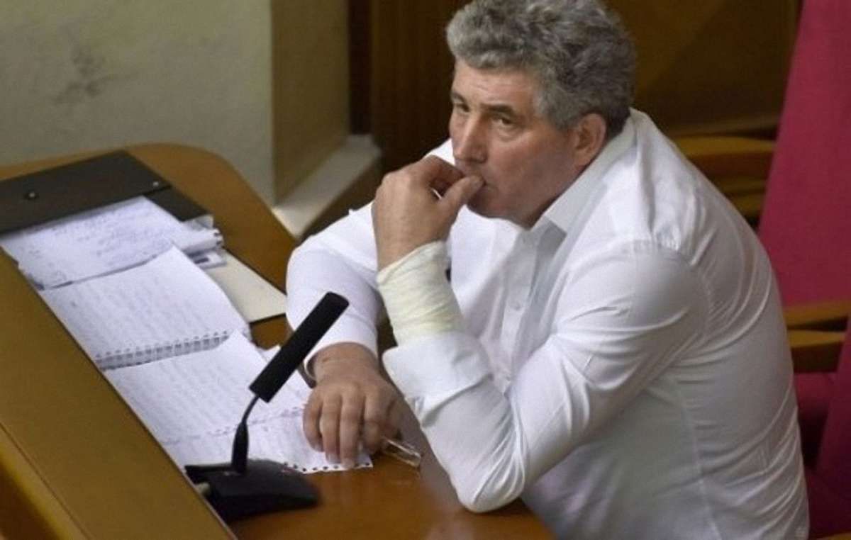 Апеляційний суд залишив під вартою суддю, який відстрілювався під час затримання