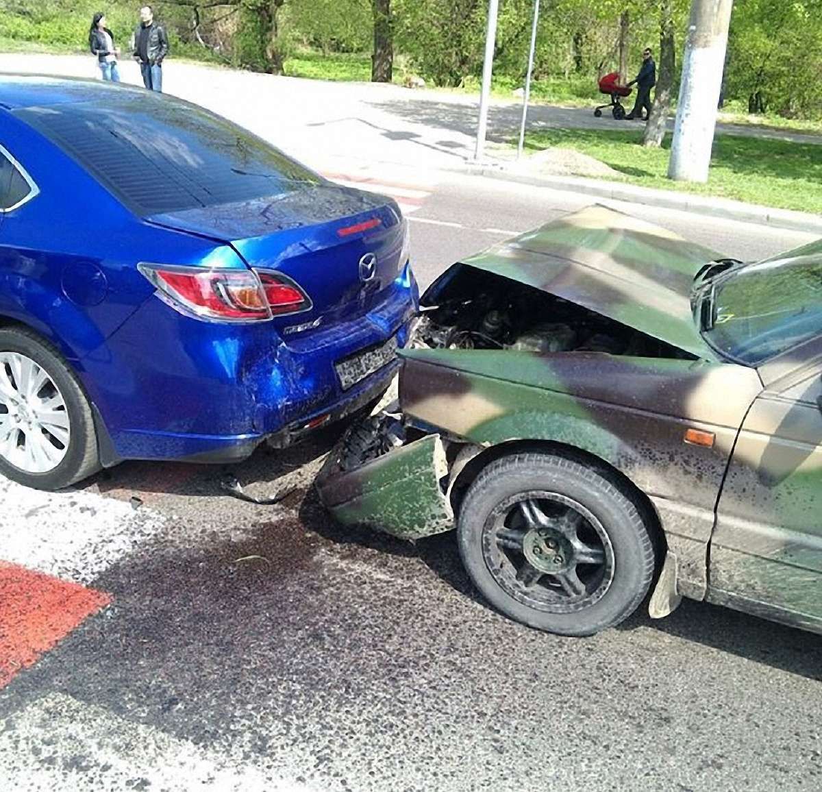 Внаслідок ДТП у Львові госпіталізували вагітну жінку і 3-річну дитину
