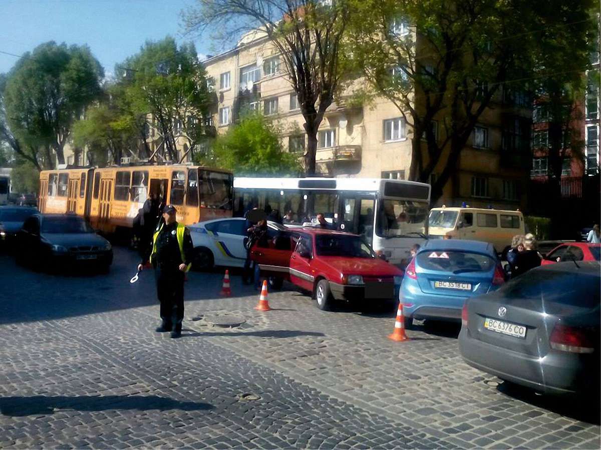 У ДТП у Львові постраждали двоє дітей