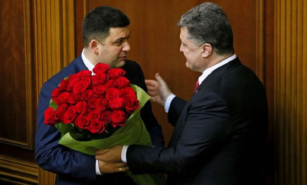 Порошенко пообіцяв більше не дарувати квіти чоловікам
