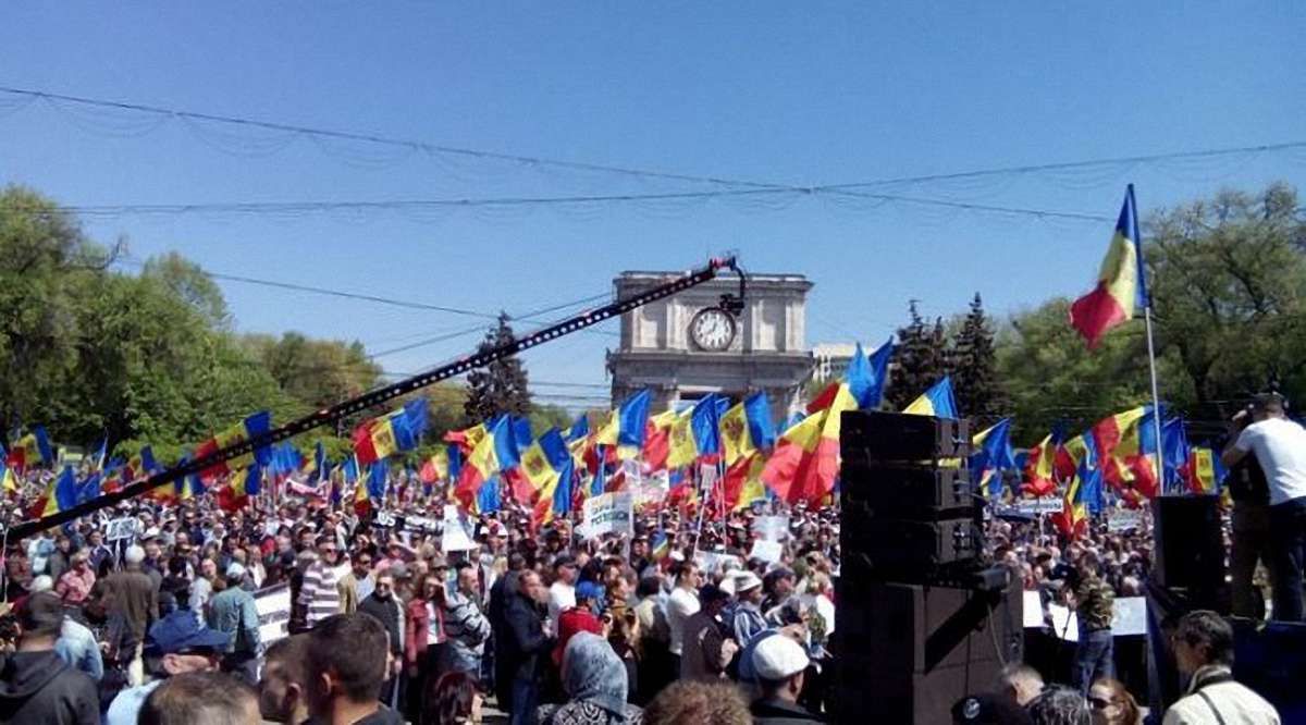 У Кишиневі проходить багатотисячна антиурядова акція протесту