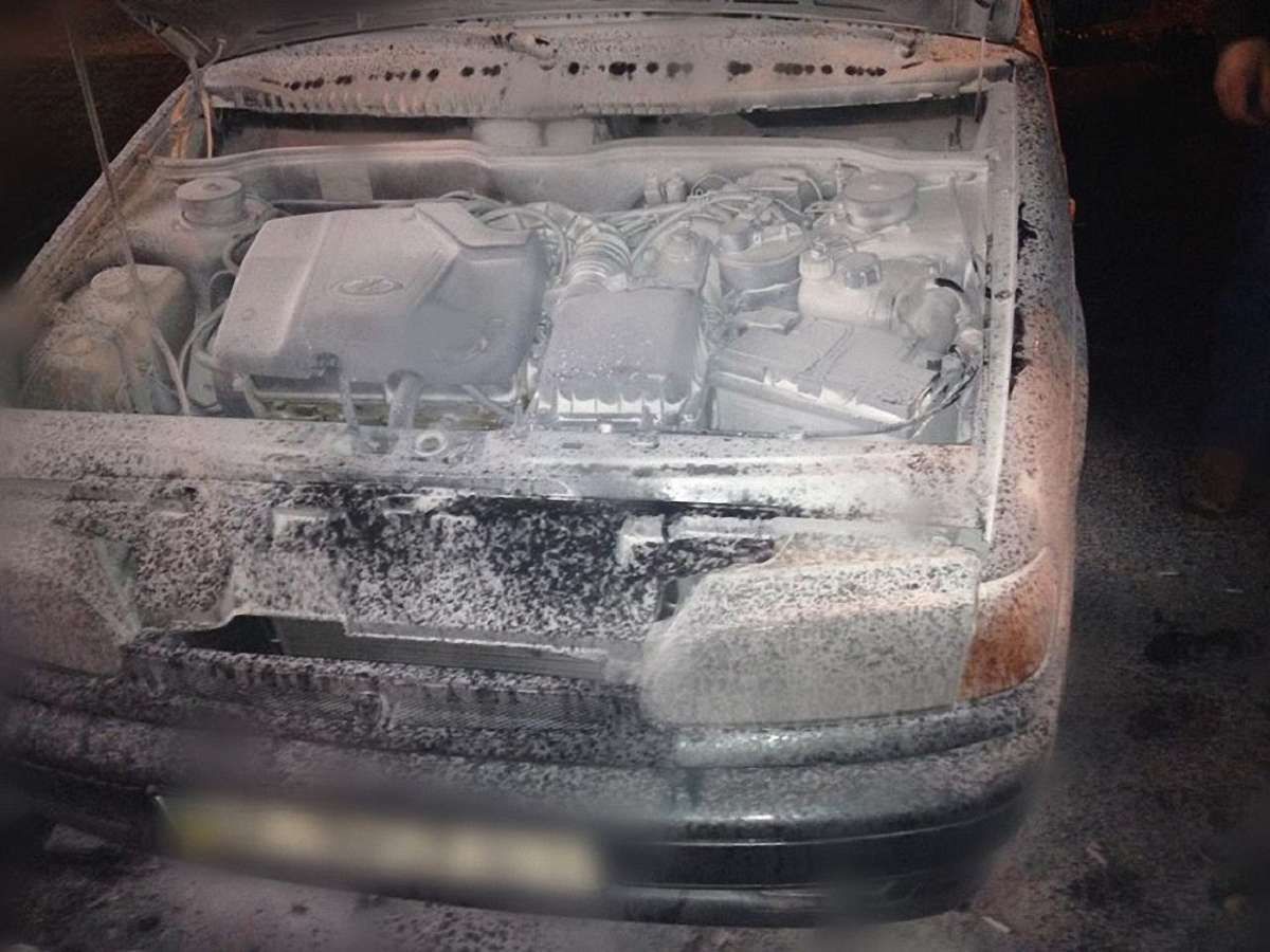 У Львові загорілася машина таксі з водієм у салоні