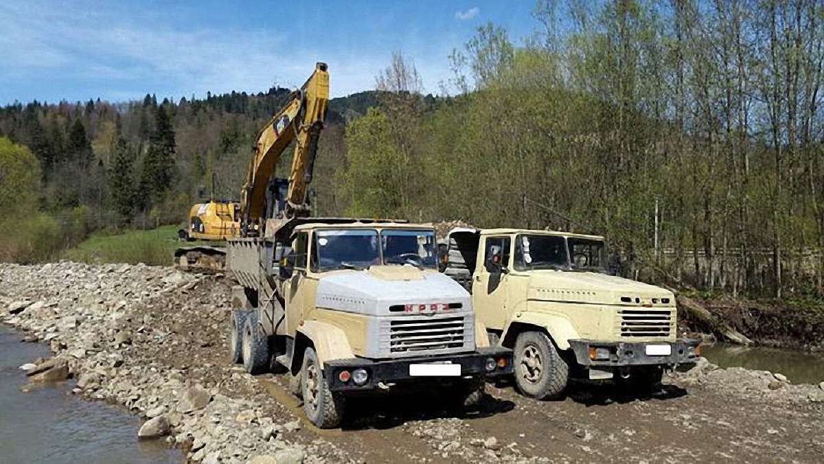 На Львівщині незаконно видобували гравій з ріки