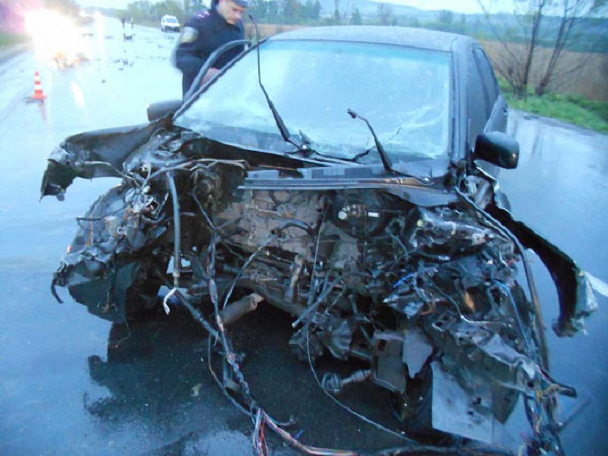 Внаслідок ДТП в Золочеві постраждали двоє водіїв