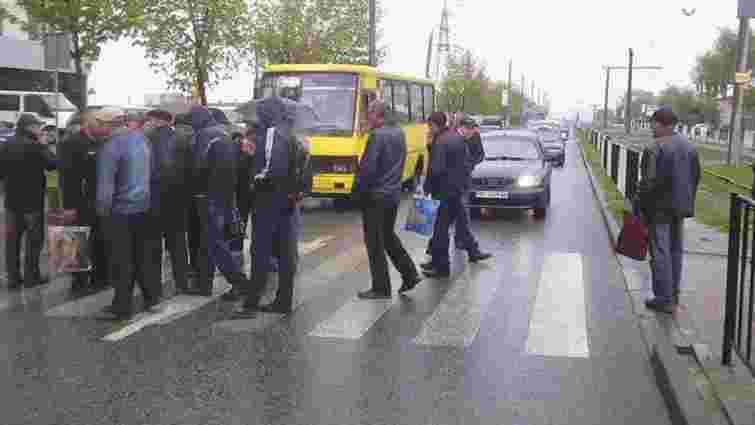 Працівники новобудови у Львові перекрили дорогу