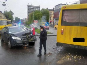 Зранку у Львові трапилося дві ДТП за участю маршруток
