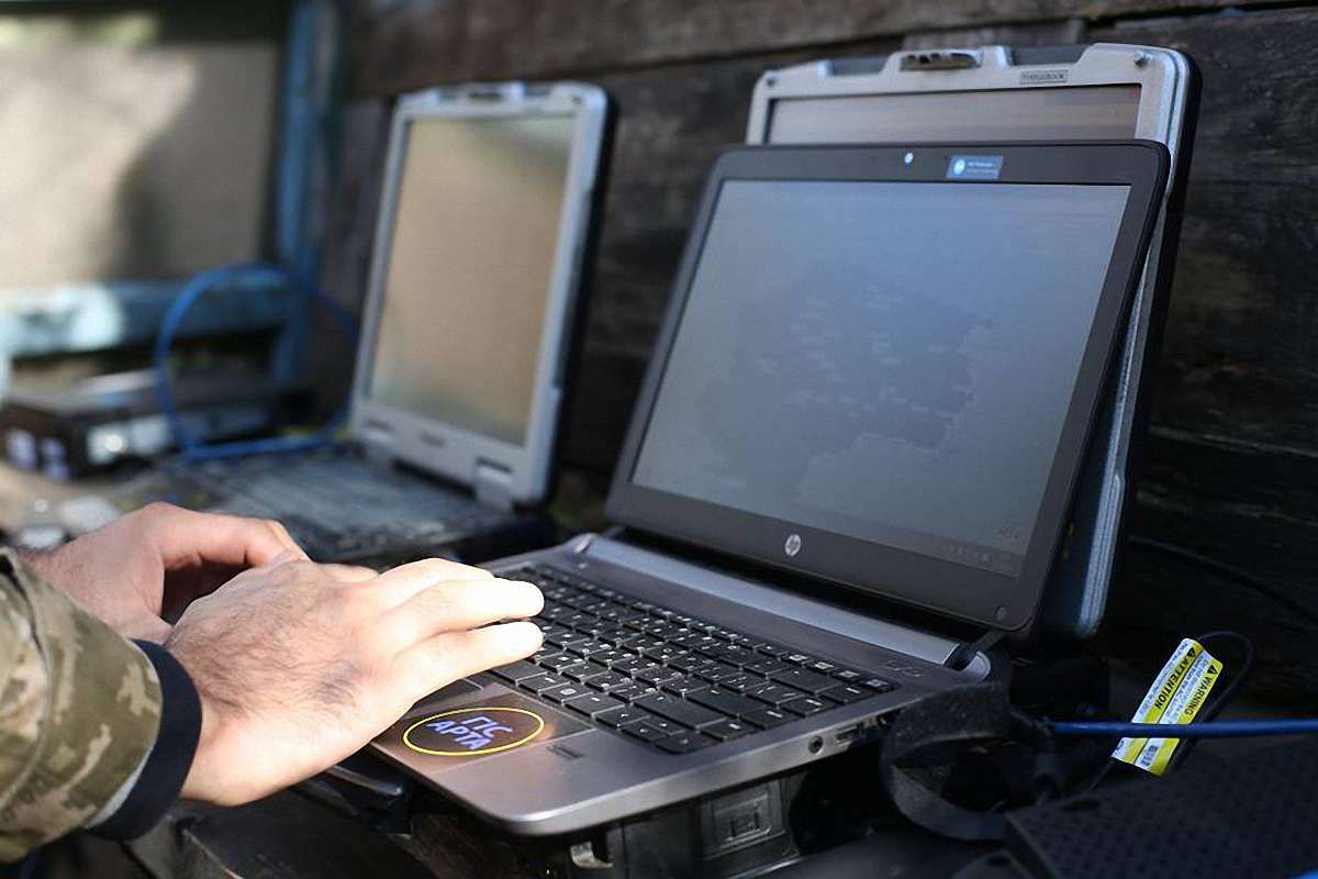 Волонтери доукомплектують систему управління артилерійським вогнем на передовій