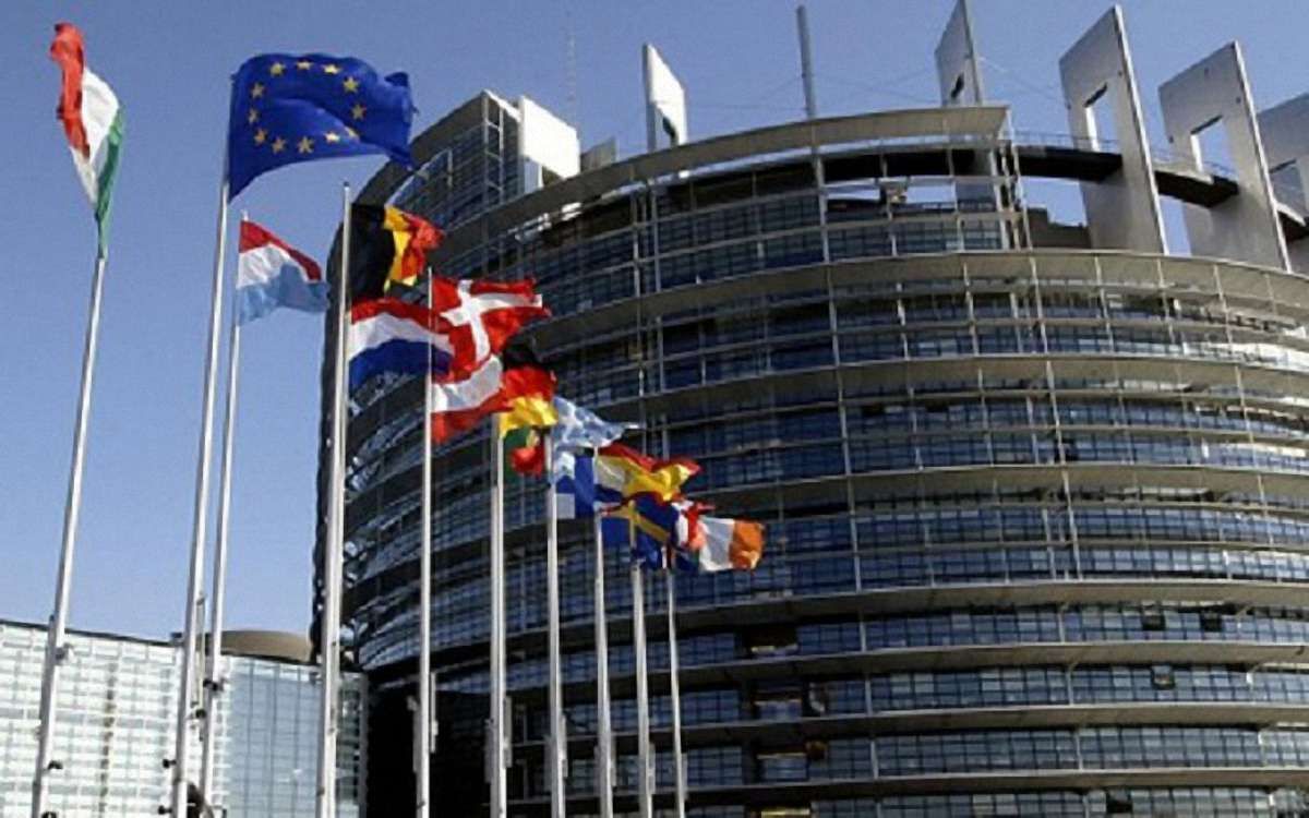 Європарламент голосуватиме за безвізовий режим з Україною мінімум через три місяці