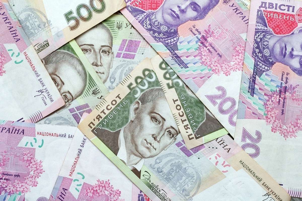 Кабмін пояснив, звідки візьме гроші на підвищення соцстандартів
