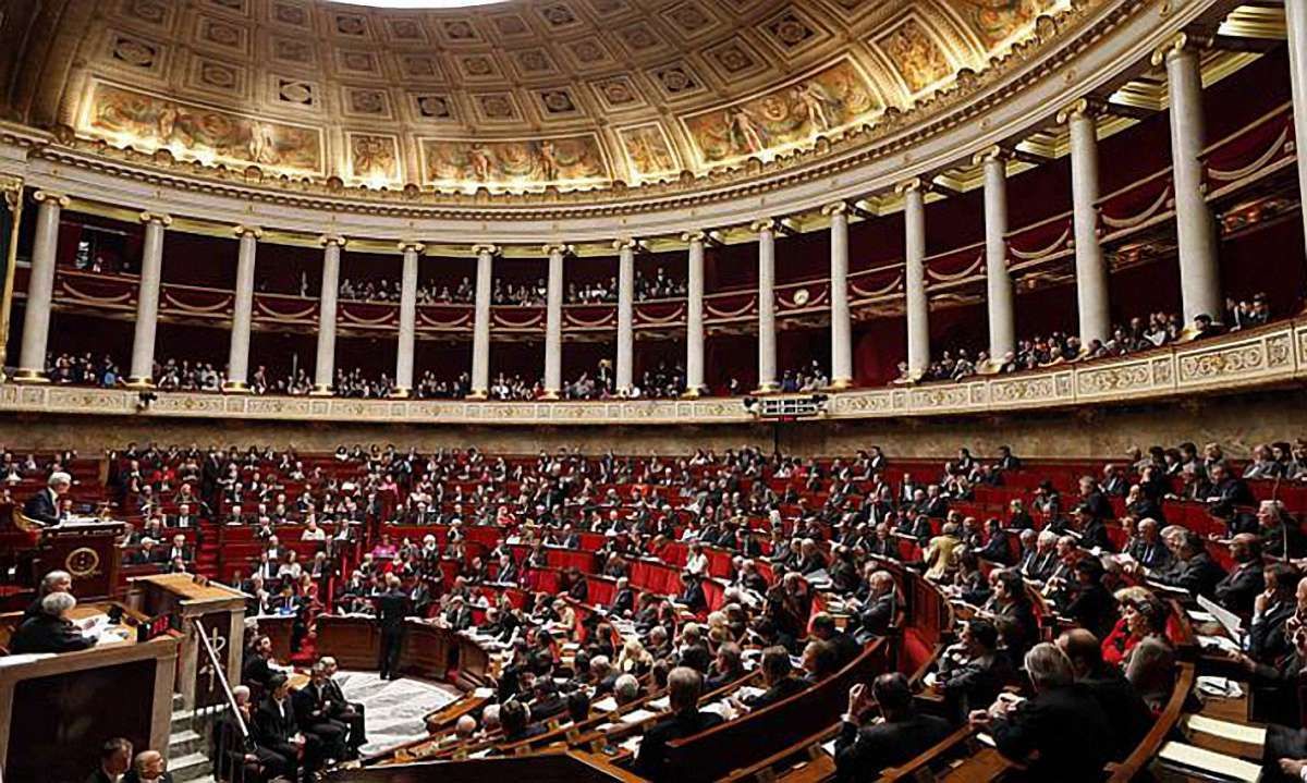 Нижня палата парламенту Франції запропонувала уряду скасувати санкції проти Росії