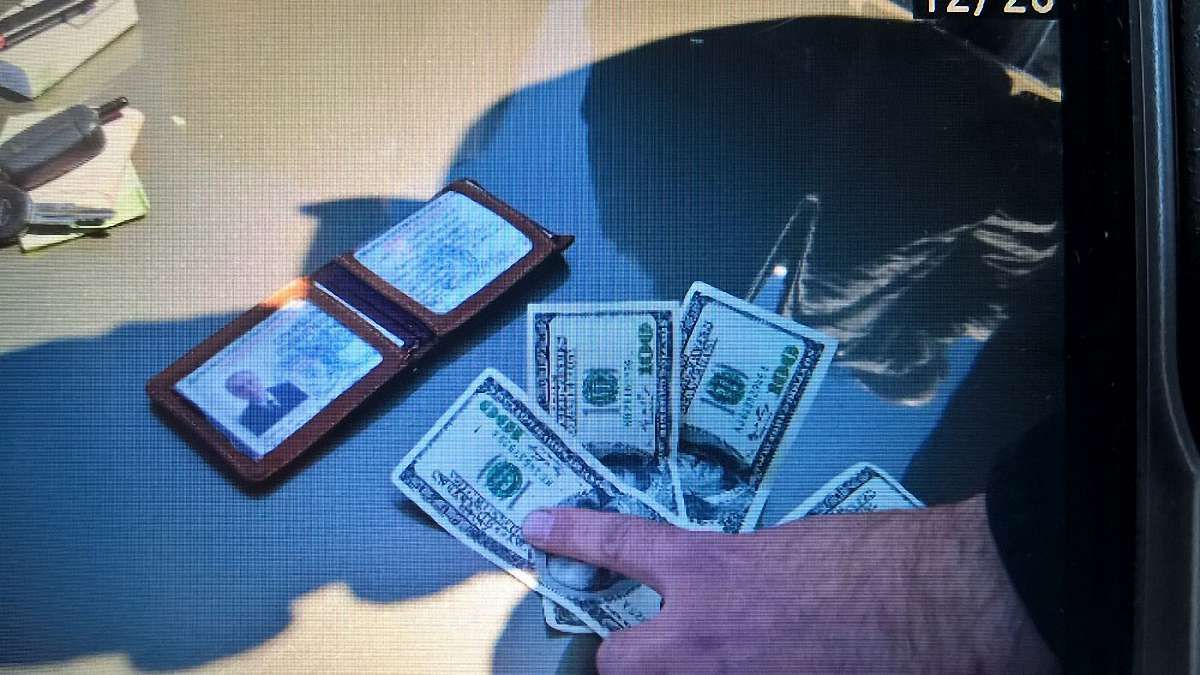 На хабарі  $1000 затримали податківця на Львівщині