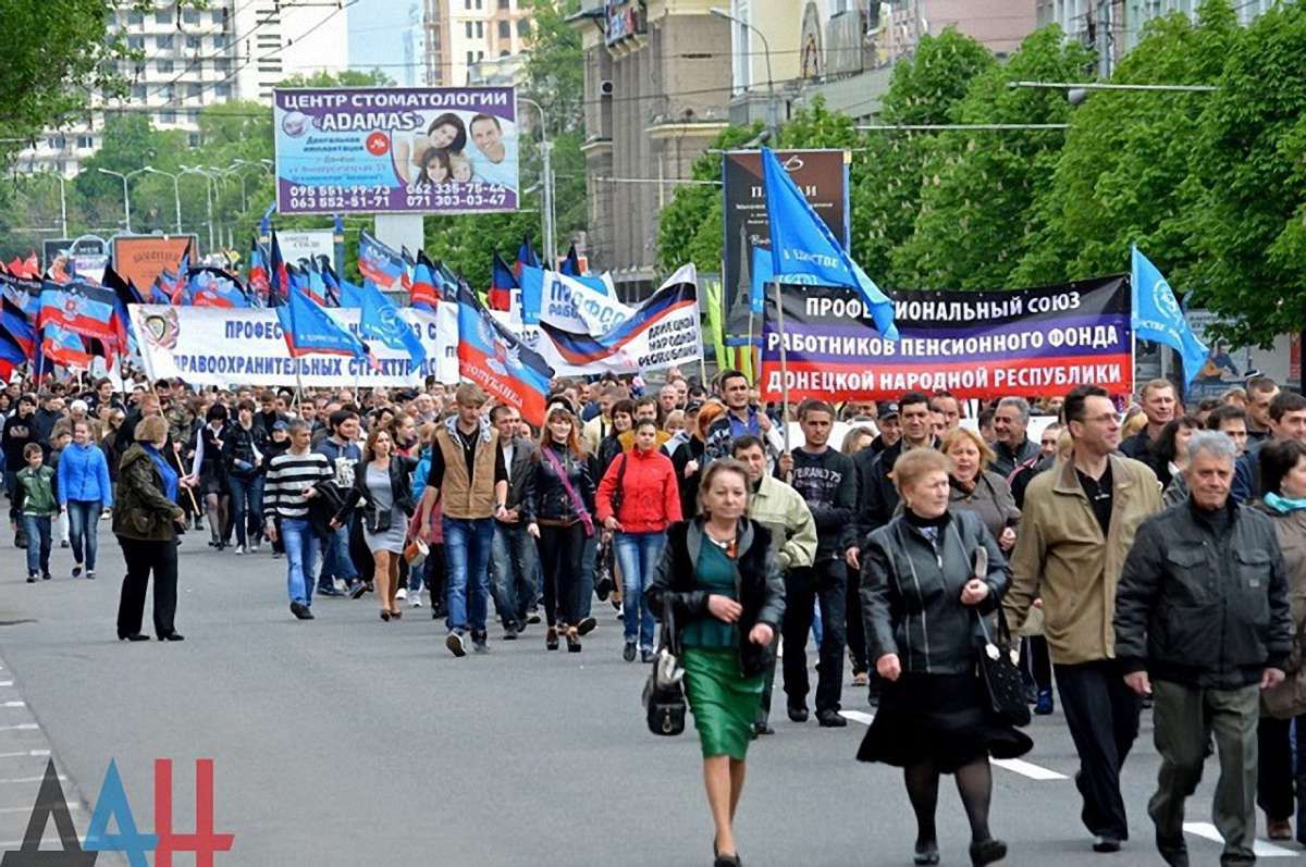 Проросійські сепаратисти провели першотравневі мітинги у Донецьку та Луганську