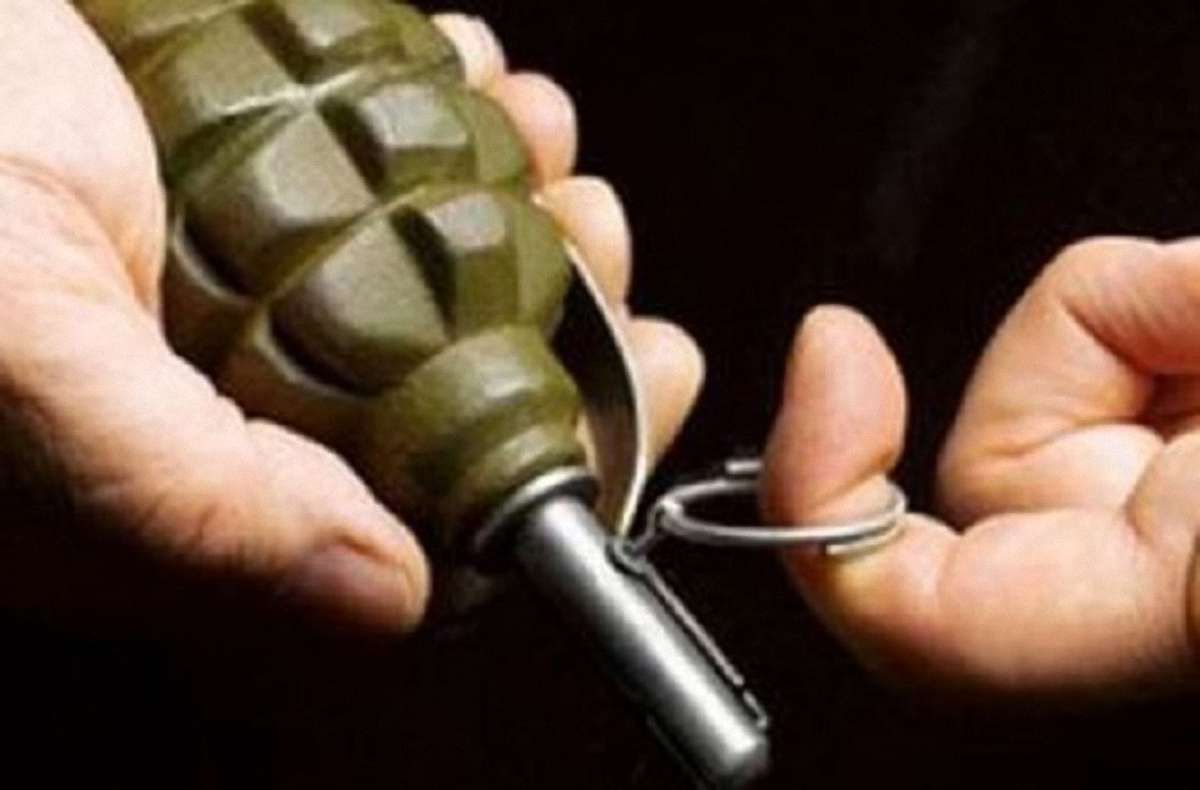 У Росії на автобусній зупинці вибухнула граната: є жертви