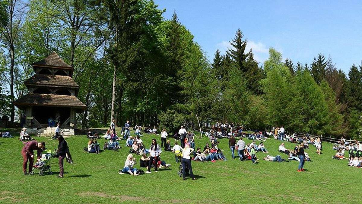  У «Шевченківському гаю» тривають традиційні великодні забави